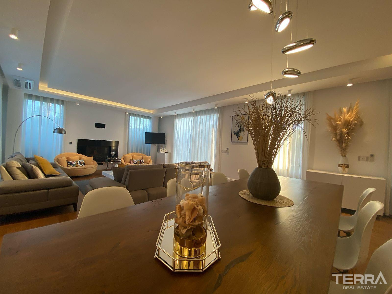 Detached Villa for Sale in Çeşme, İzmir, Turkey - 111210