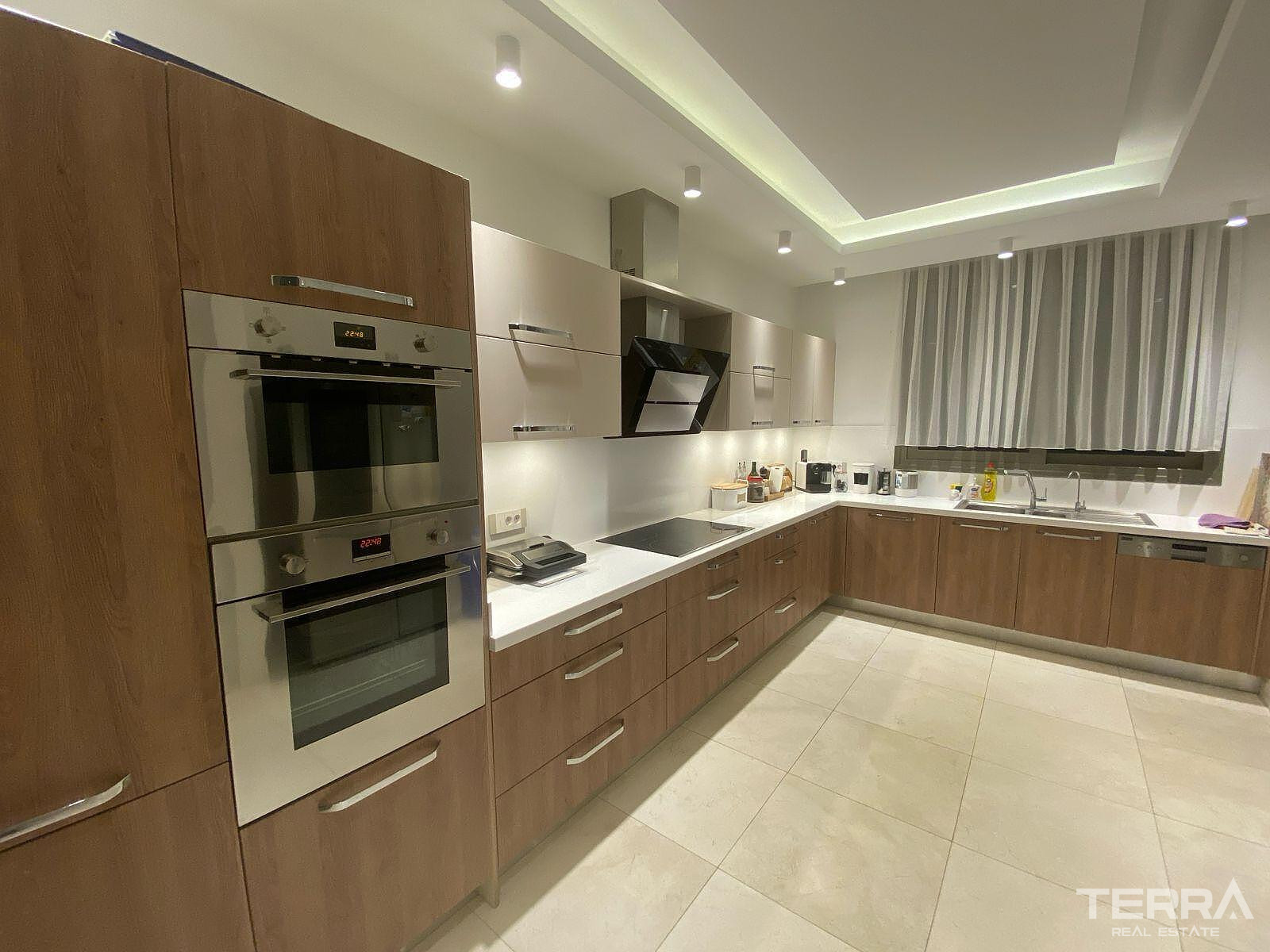 Detached Villa for Sale in Çeşme, İzmir, Turkey - 111215