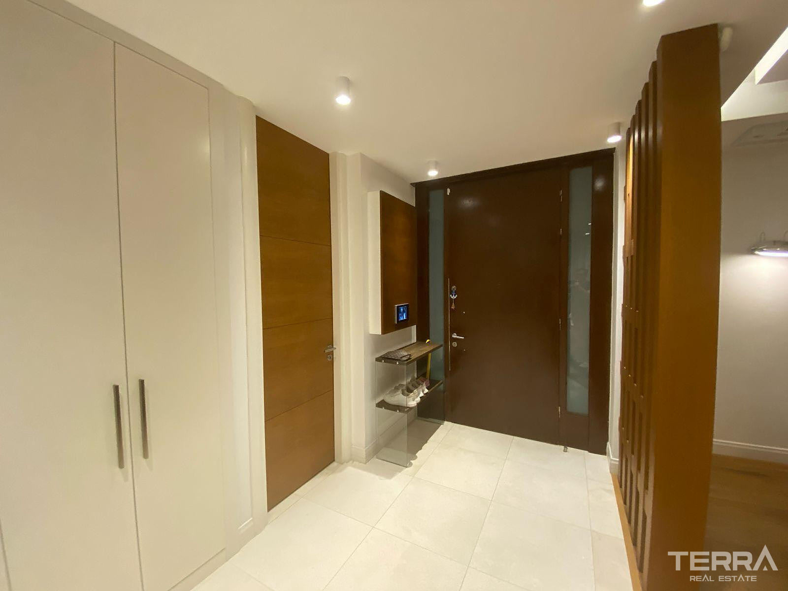 Detached Villa for Sale in Çeşme, İzmir, Turkey - 111236