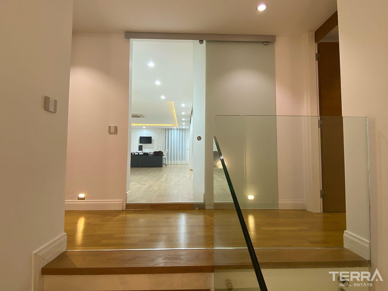 Detached Villa for Sale in Çeşme, İzmir, Turkey - 111239
