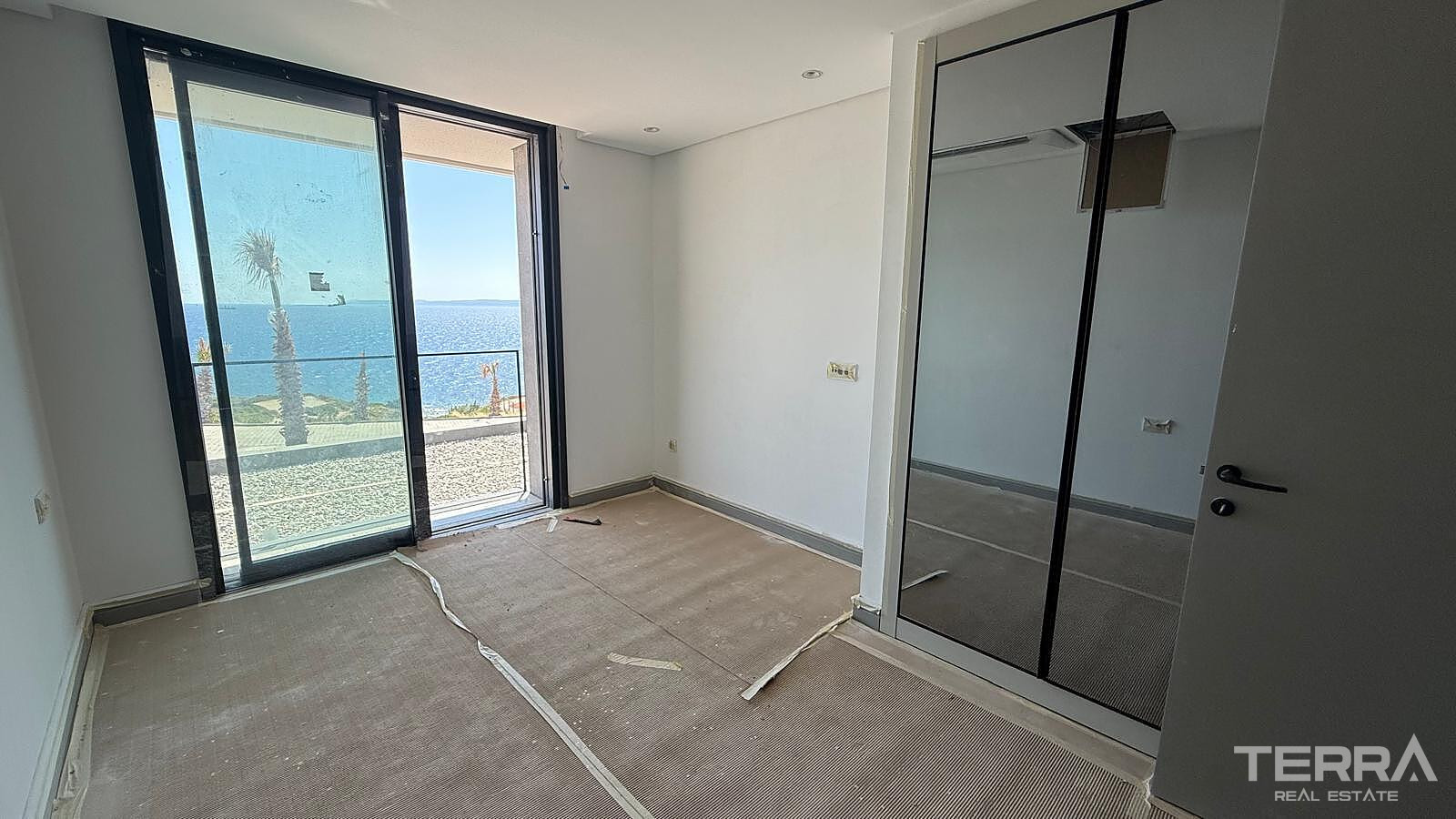 Seafront Villas for Sale in Çeşme, İzmir, Turkey - 111282