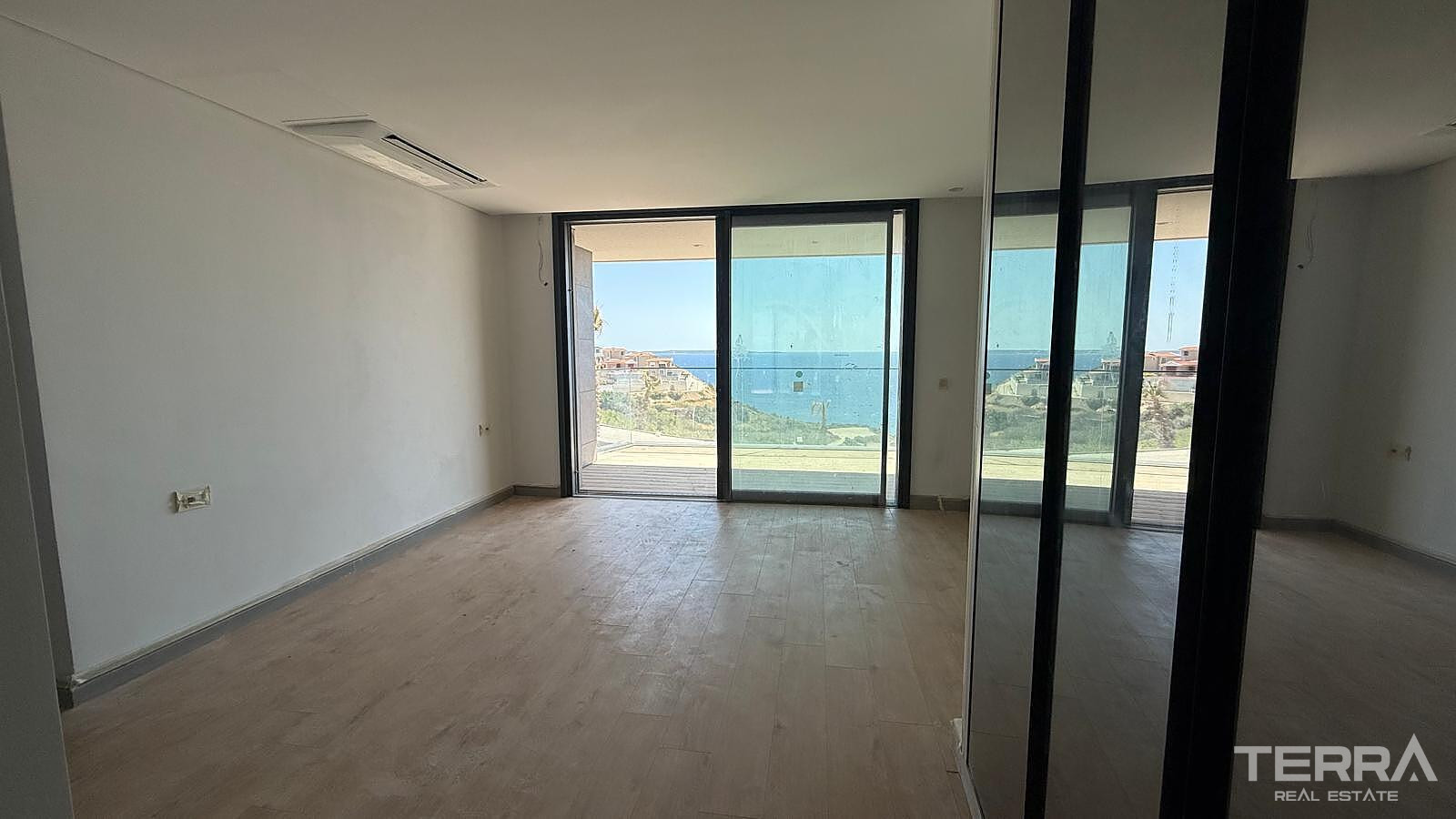 Seafront Villas for Sale in Çeşme, İzmir, Turkey - 111286