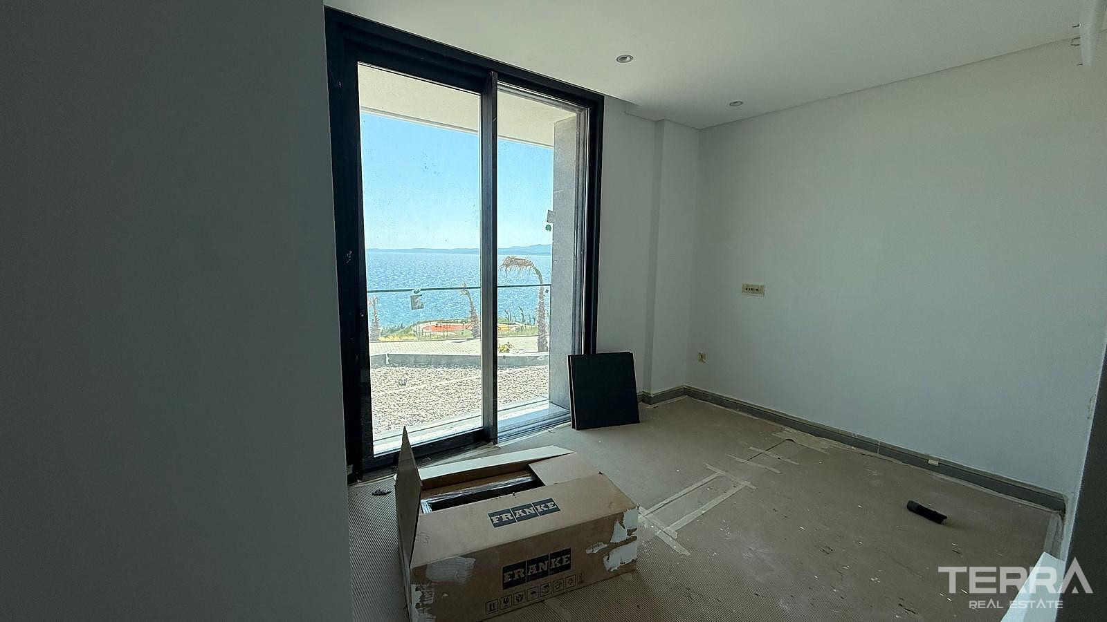 Seafront Villas for Sale in Çeşme, İzmir, Turkey - 111288