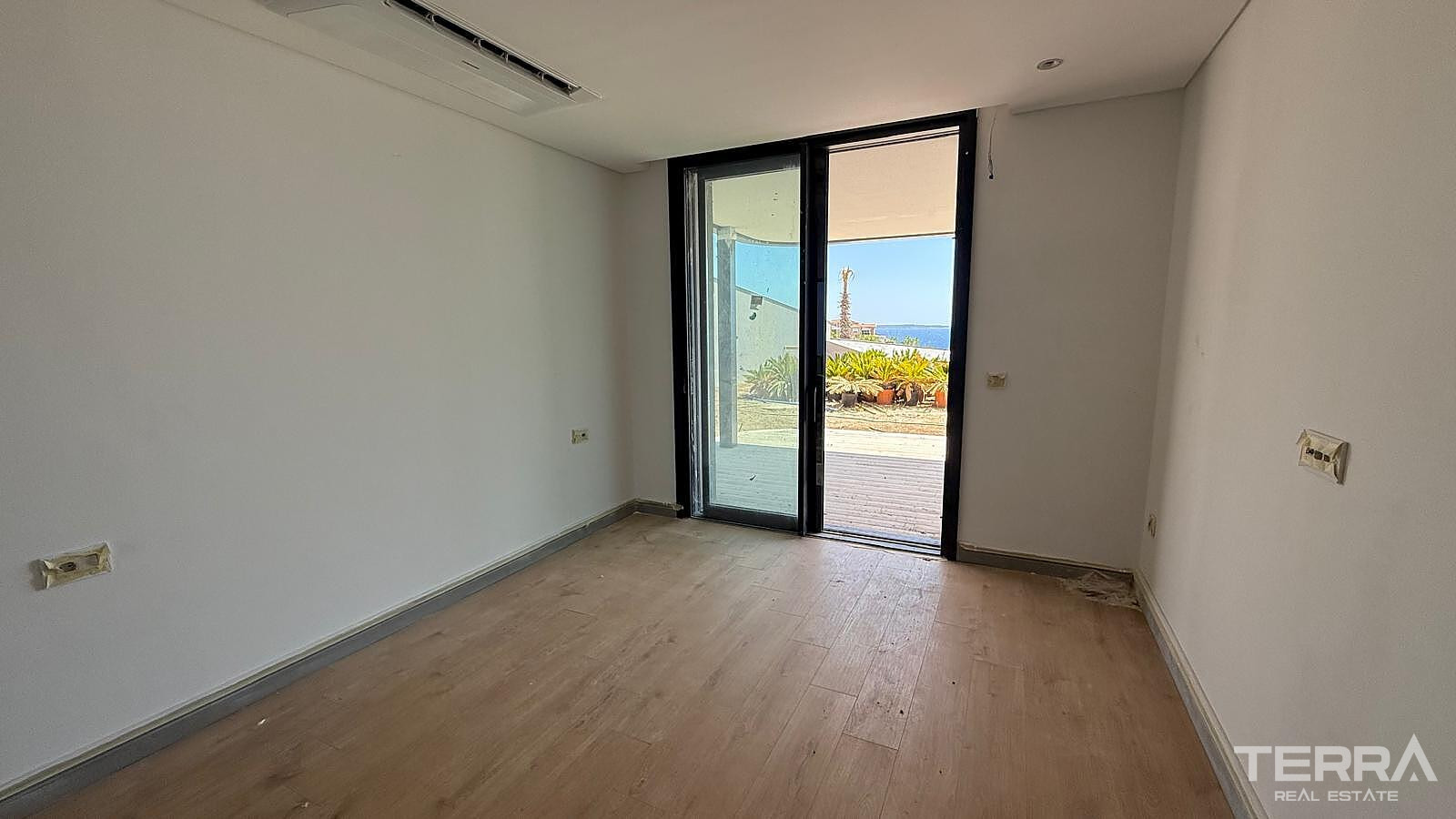 Seafront Villas for Sale in Çeşme, İzmir, Turkey - 111290