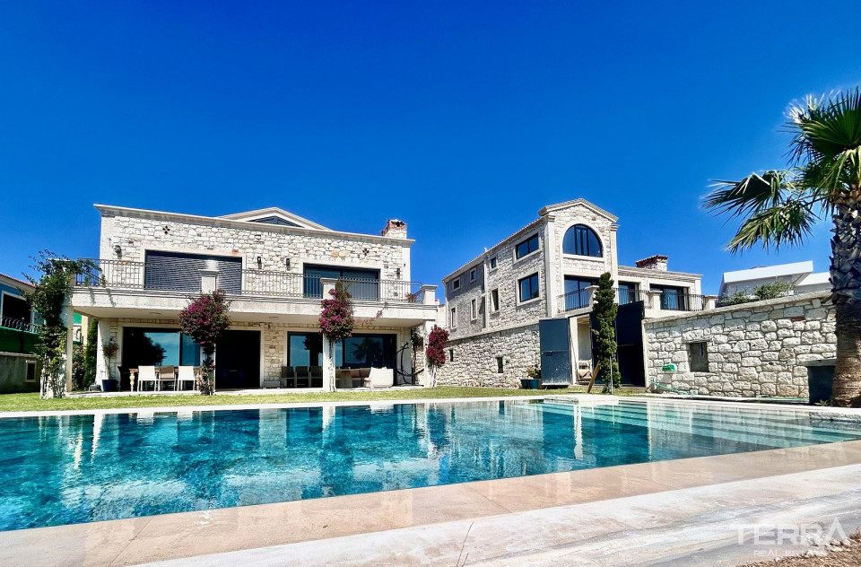 Private Villa with Pool for Sale in İzmir, Çeşme