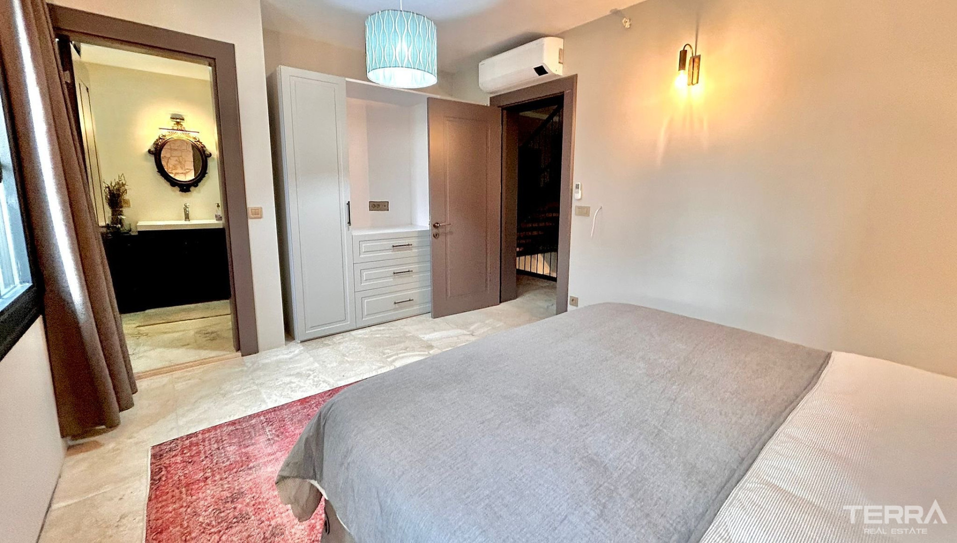 Private Villa with Pool for Sale in İzmir, Çeşme - 111409