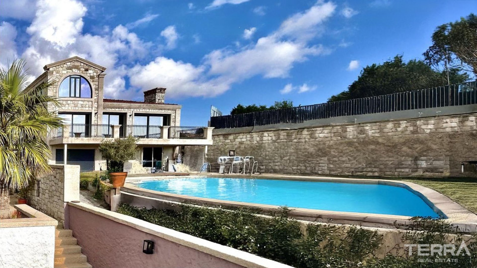 Villa with Private Pool for Sale in Çeşme, İzmir, Turkey