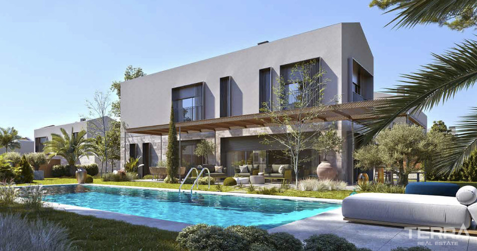 İzmir Çeşme'de Prestijli Site İçinde Havuzlu Lüks Villalar