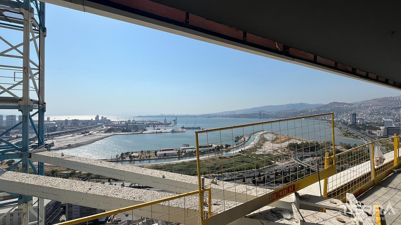 Sea View Apartments for Sale in İzmir, Konak - 111584