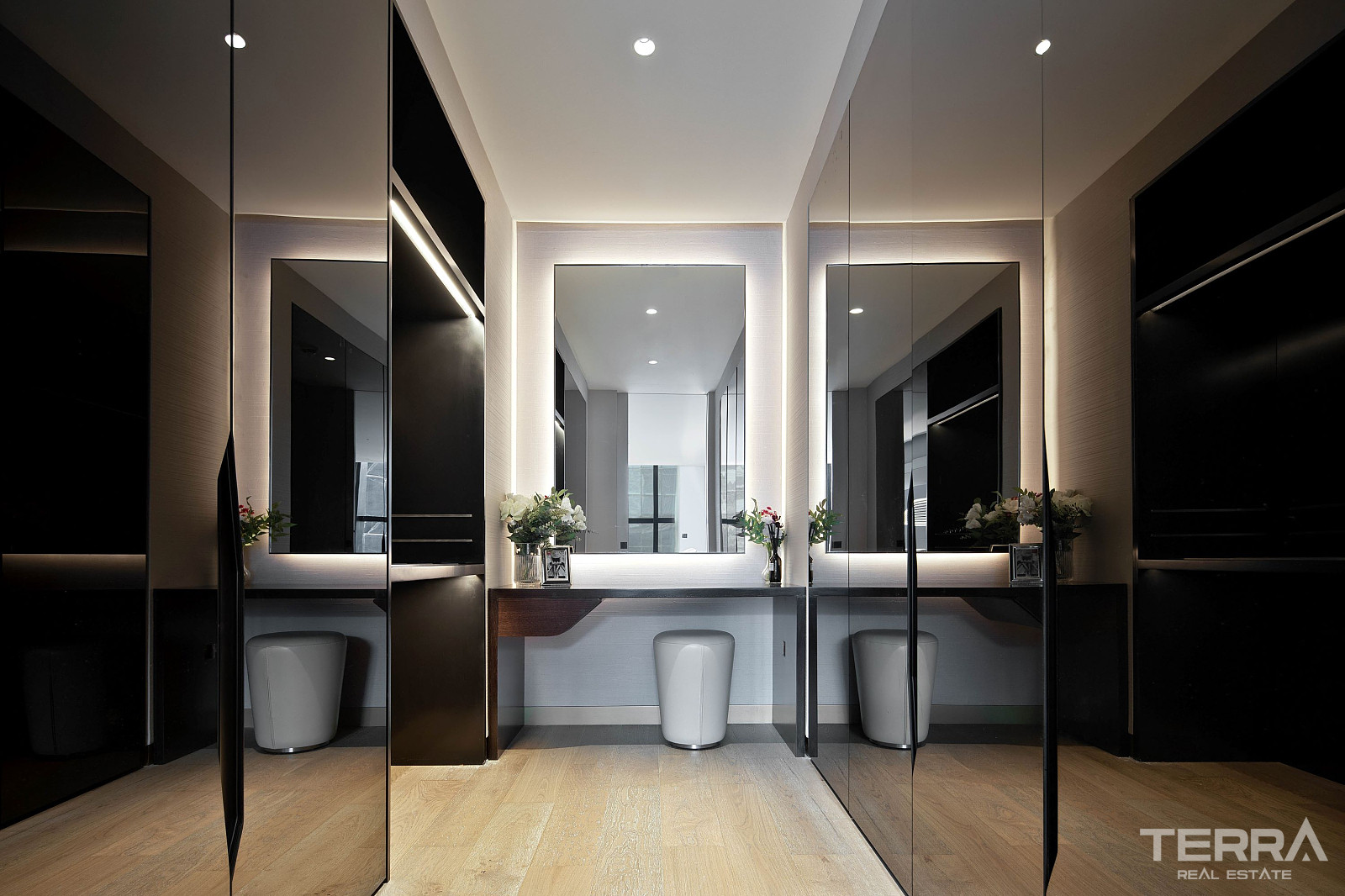 Luxury Apartments for Sale in Business Bay, Dubai, UAE - 111980