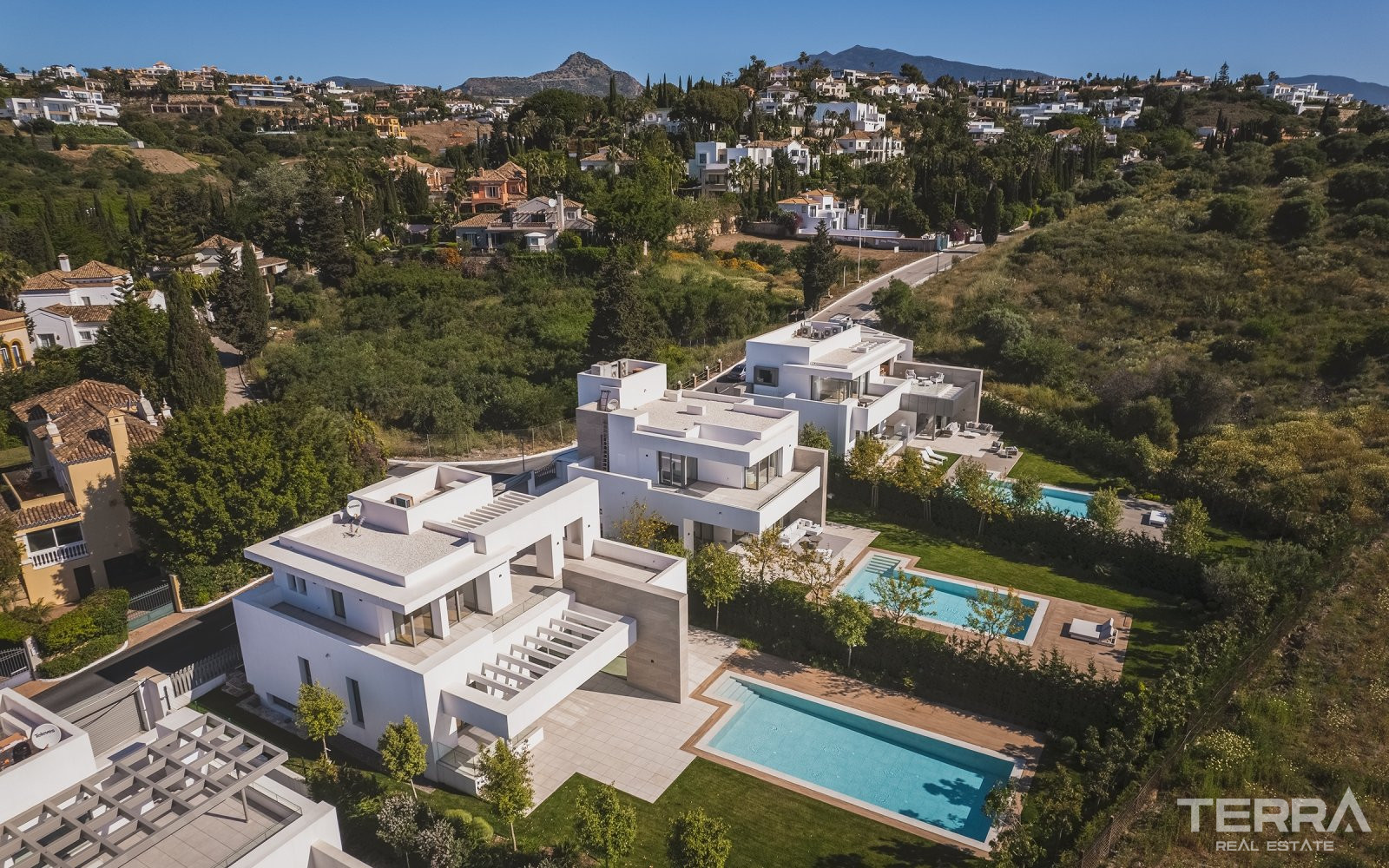 Estepona, Costa del Sol'da Golf Sahasına Yakın Hemen Teslim Villalar - 112282