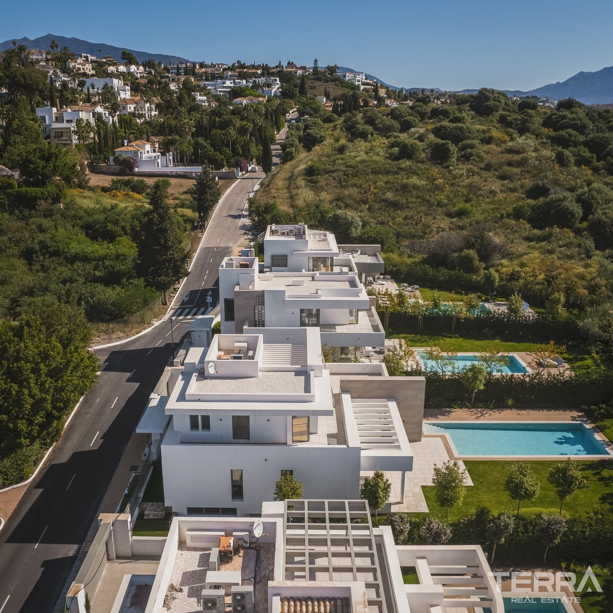 Estepona, Costa del Sol'da Golf Sahasına Yakın Hemen Teslim Villalar - 112283
