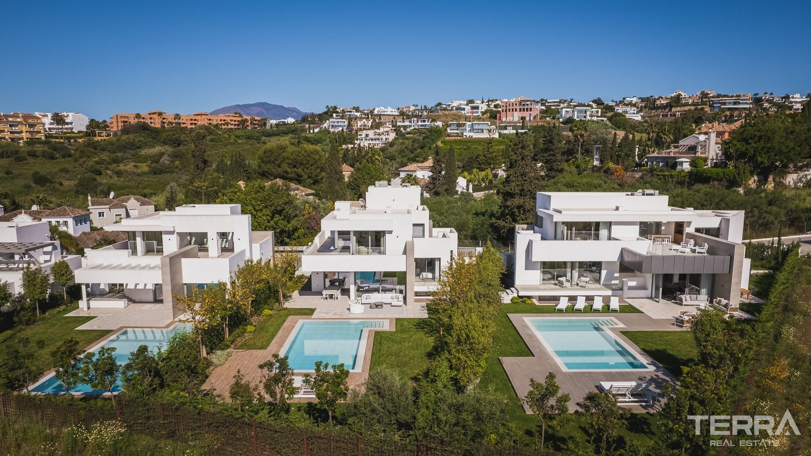 Estepona, Costa del Sol'da Golf Sahasına Yakın Hemen Teslim Villalar - 112286