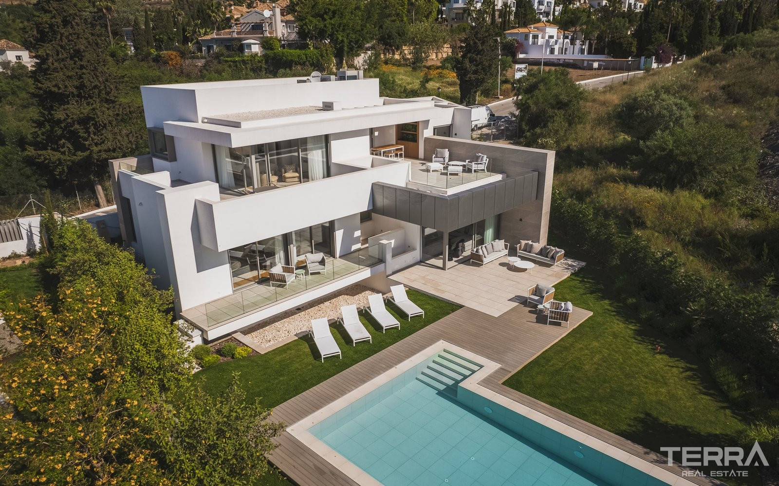 Estepona, Costa del Sol'da Golf Sahasına Yakın Hemen Teslim Villalar - 112288