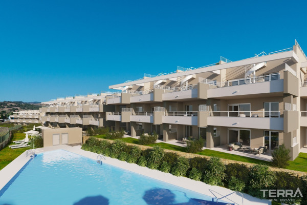 Estepona'da Golf Sahalarına Yakın Konumda Satılık Modern Daireler