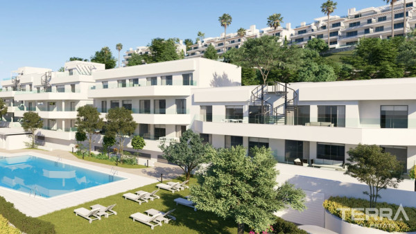 Estepona, Costa del Sol'da Golf Sahasına Yakın Hemen Teslim Daireler