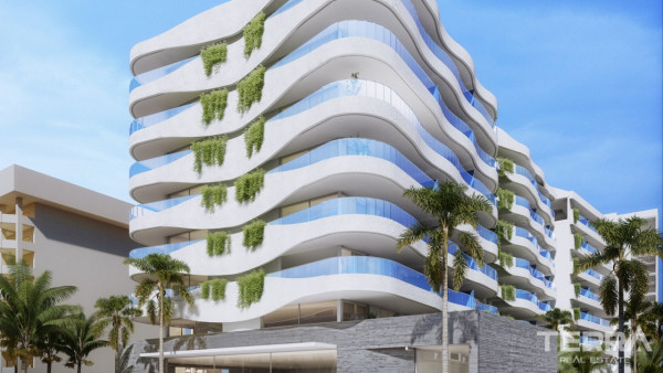 Malaga, Fuengirola'da Plaja Yakın Konumda Satılık Merkezi Daireler