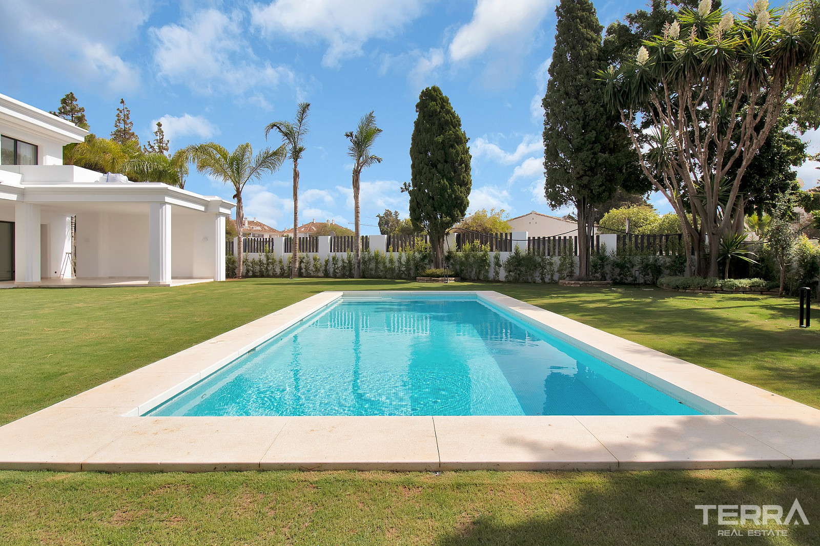 Detached Villas for Sale in Marbella, Costa del Sol - 112508