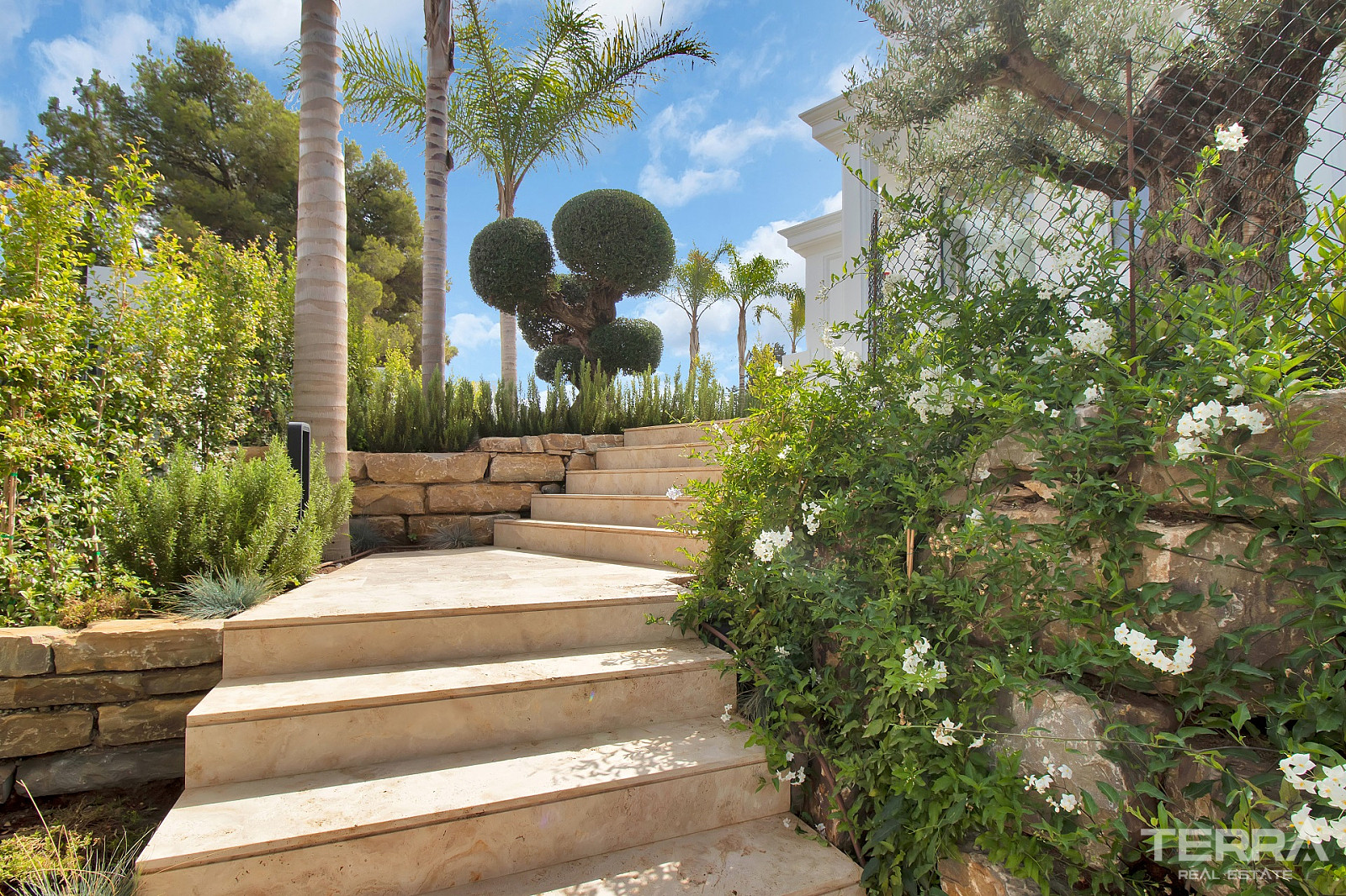 Detached Villas for Sale in Marbella, Costa del Sol - 112515
