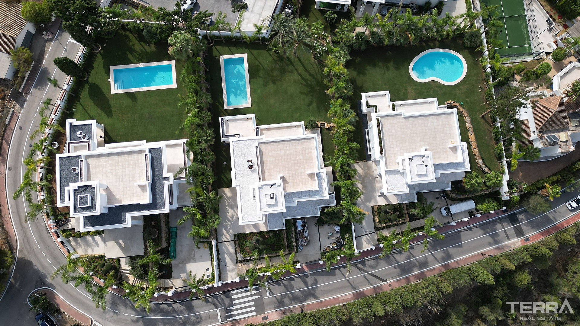 Detached Villas for Sale in Marbella, Costa del Sol - 112521