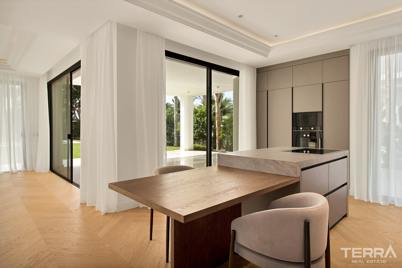 Detached Villas for Sale in Marbella, Costa del Sol - 112528