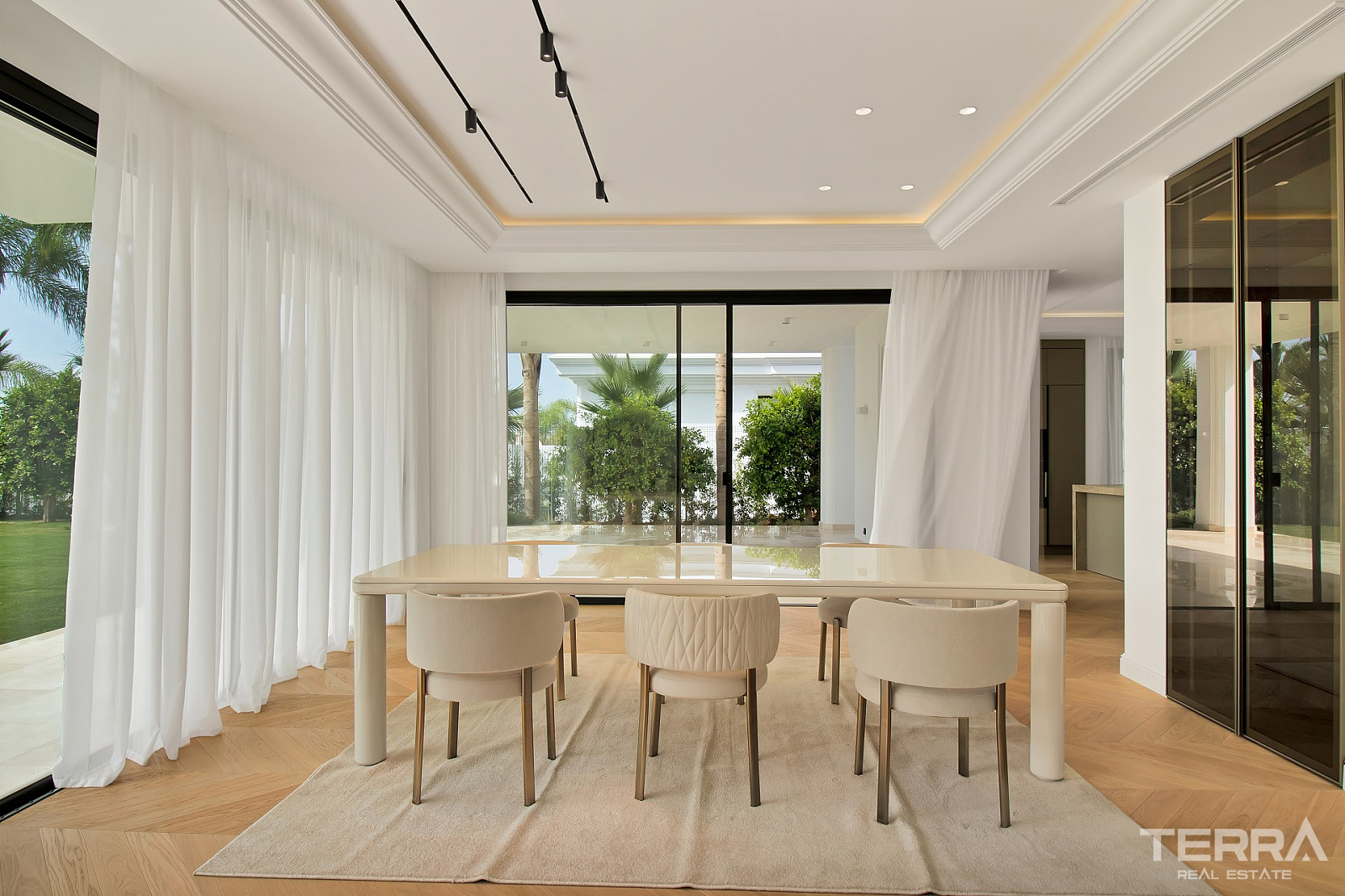 Detached Villas for Sale in Marbella, Costa del Sol - 112535