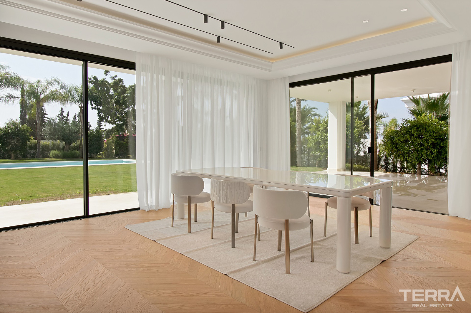 Detached Villas for Sale in Marbella, Costa del Sol - 112541