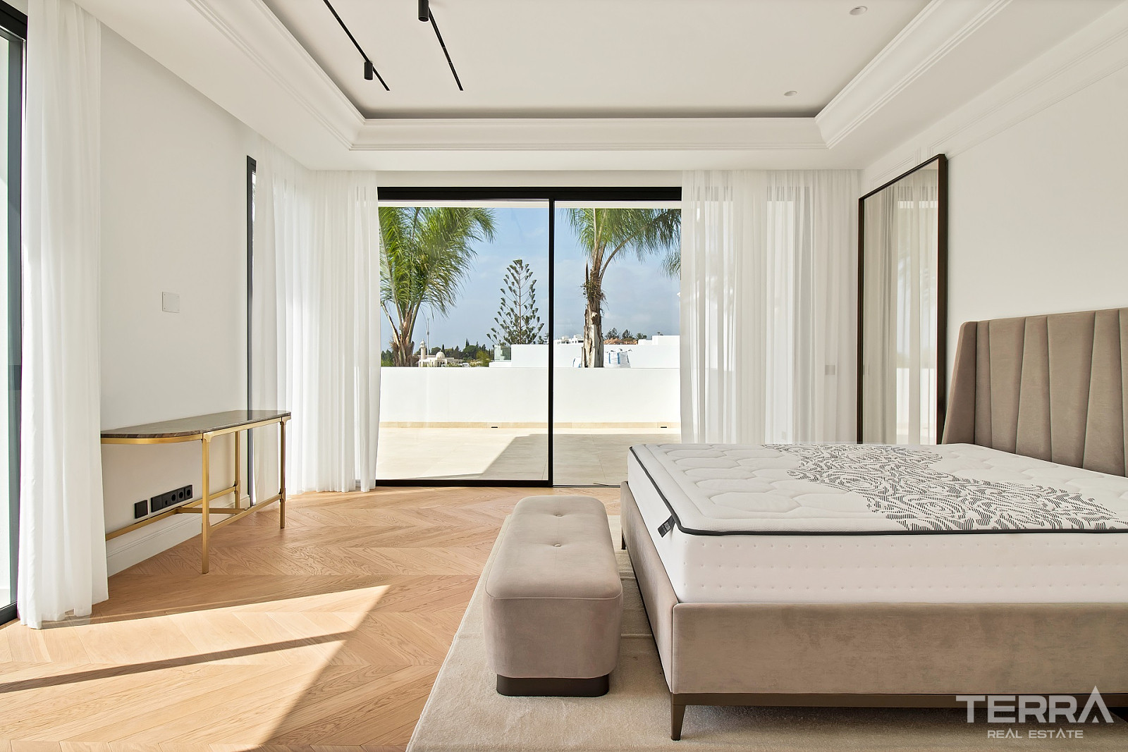 Detached Villas for Sale in Marbella, Costa del Sol - 112556