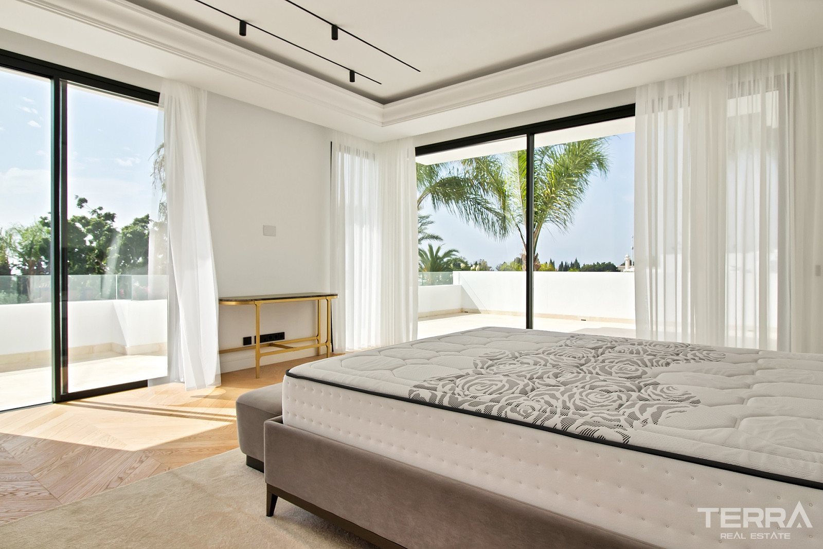 Detached Villas for Sale in Marbella, Costa del Sol - 112557