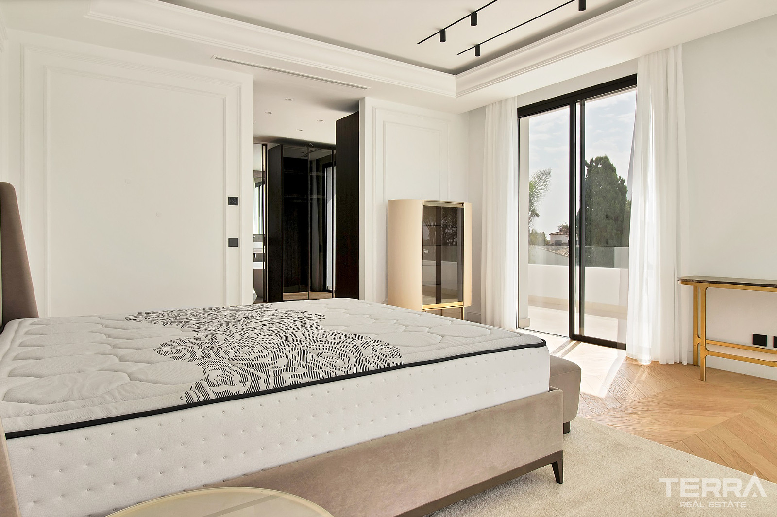 Detached Villas for Sale in Marbella, Costa del Sol - 112559