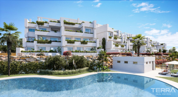 Malaga Estepona’da Golf Sahasına Yakın Deniz Manzaralı Daireler