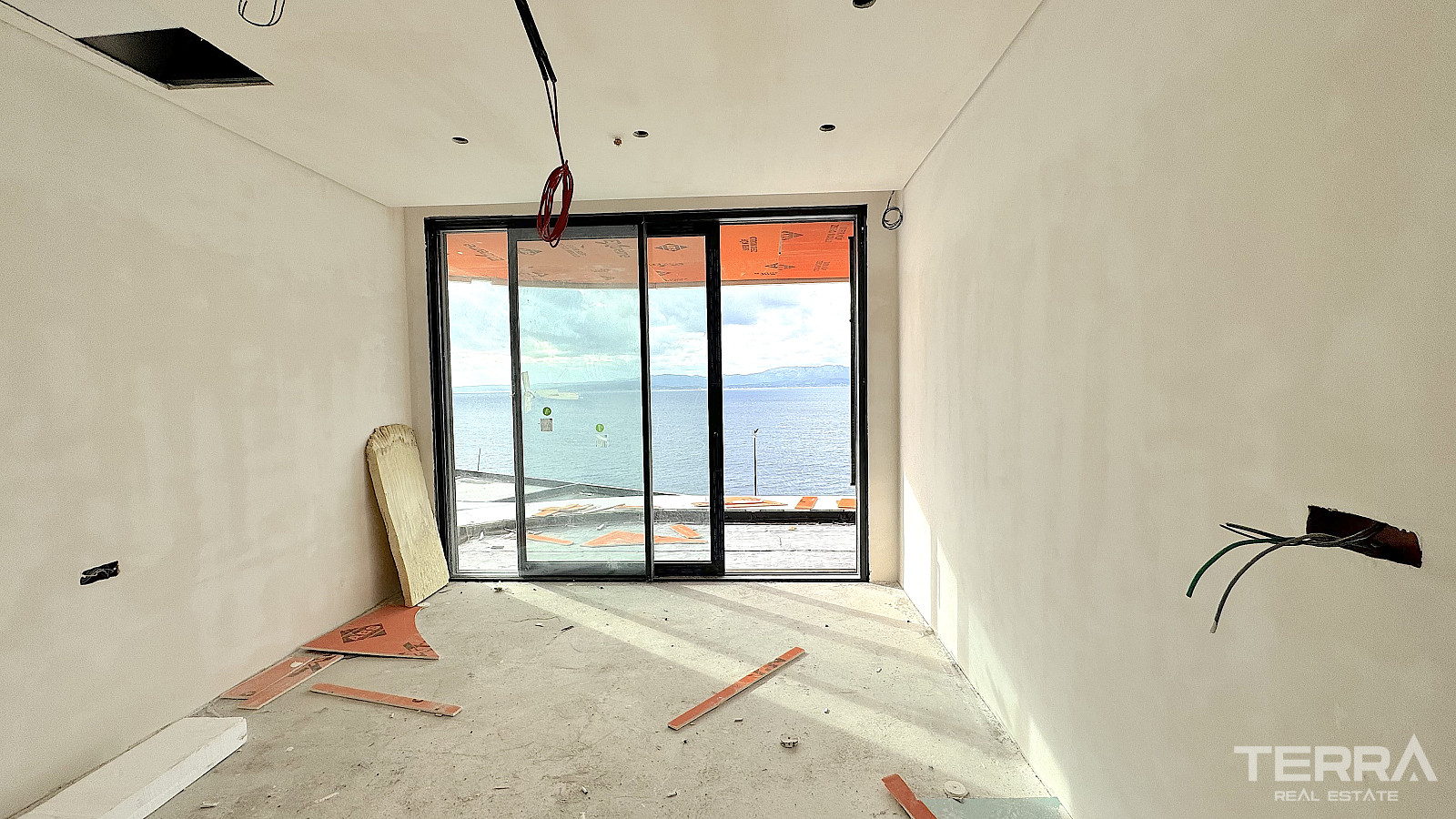 Seafront Apartments for Sale in İzmir, Çeşme, Turkey - 113567