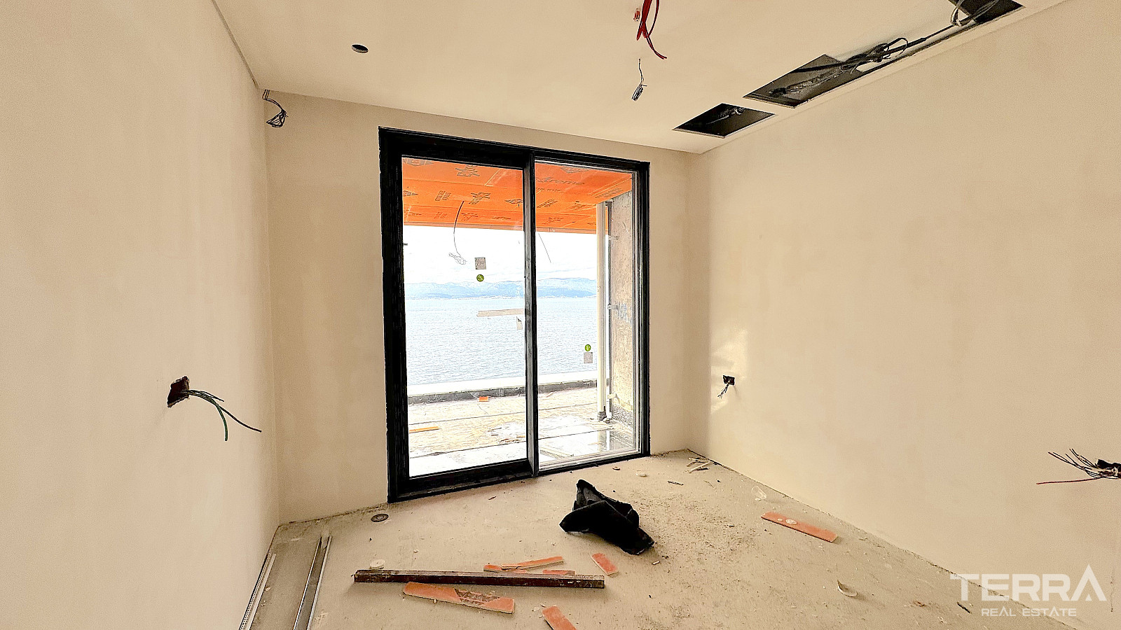 Seafront Apartments for Sale in İzmir, Çeşme, Turkey - 113570
