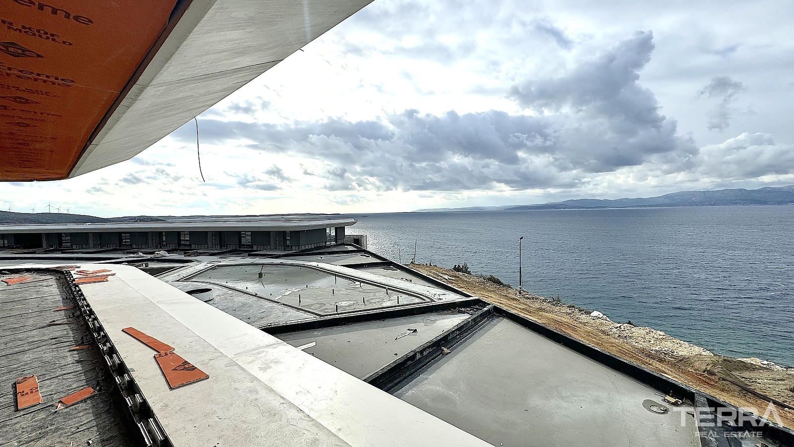 Seafront Apartments for Sale in İzmir, Çeşme, Turkey - 113576