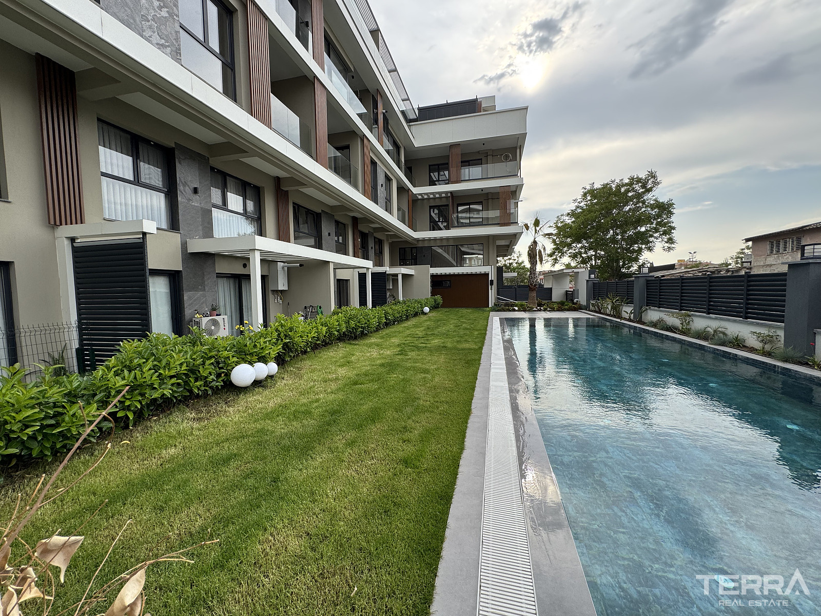 Rummelige lejligheder til salg i Bornova, İzmir, Tyrkiet - 113642