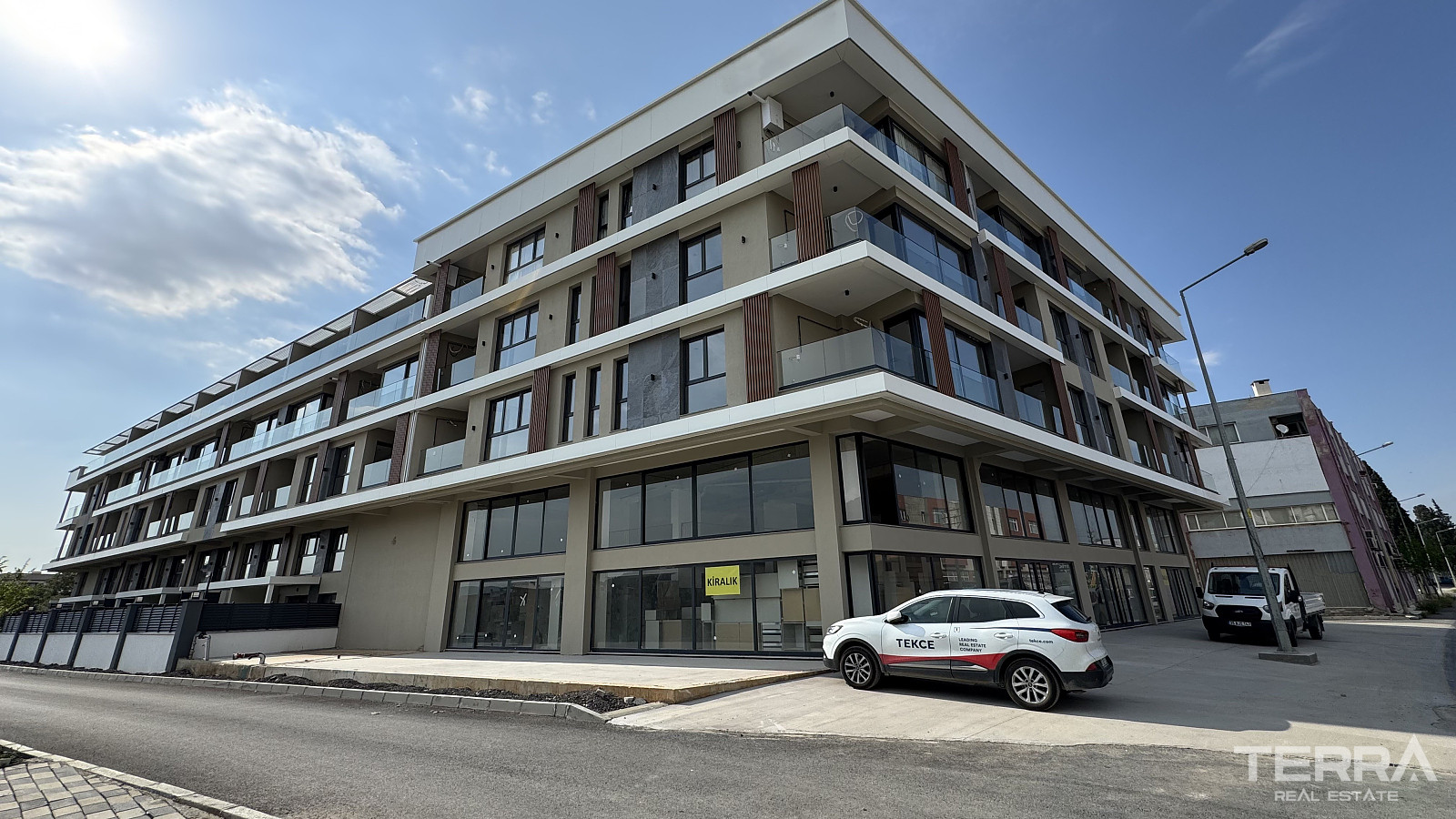 Rummelige lejligheder til salg i Bornova, İzmir, Tyrkiet - 113644