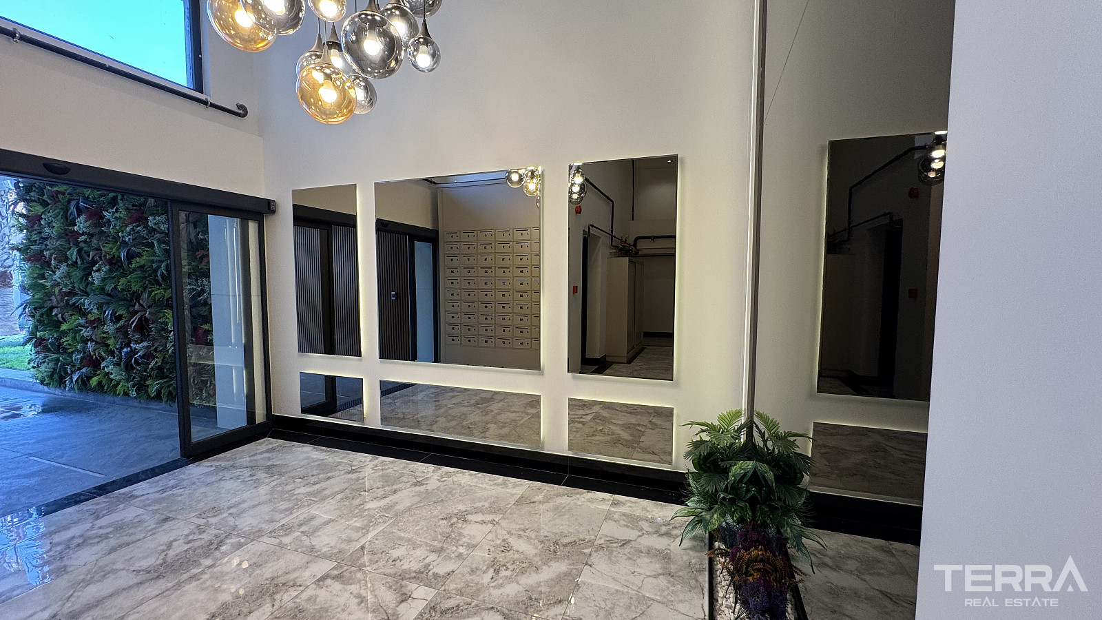 Rummelige lejligheder til salg i Bornova, İzmir, Tyrkiet - 113646