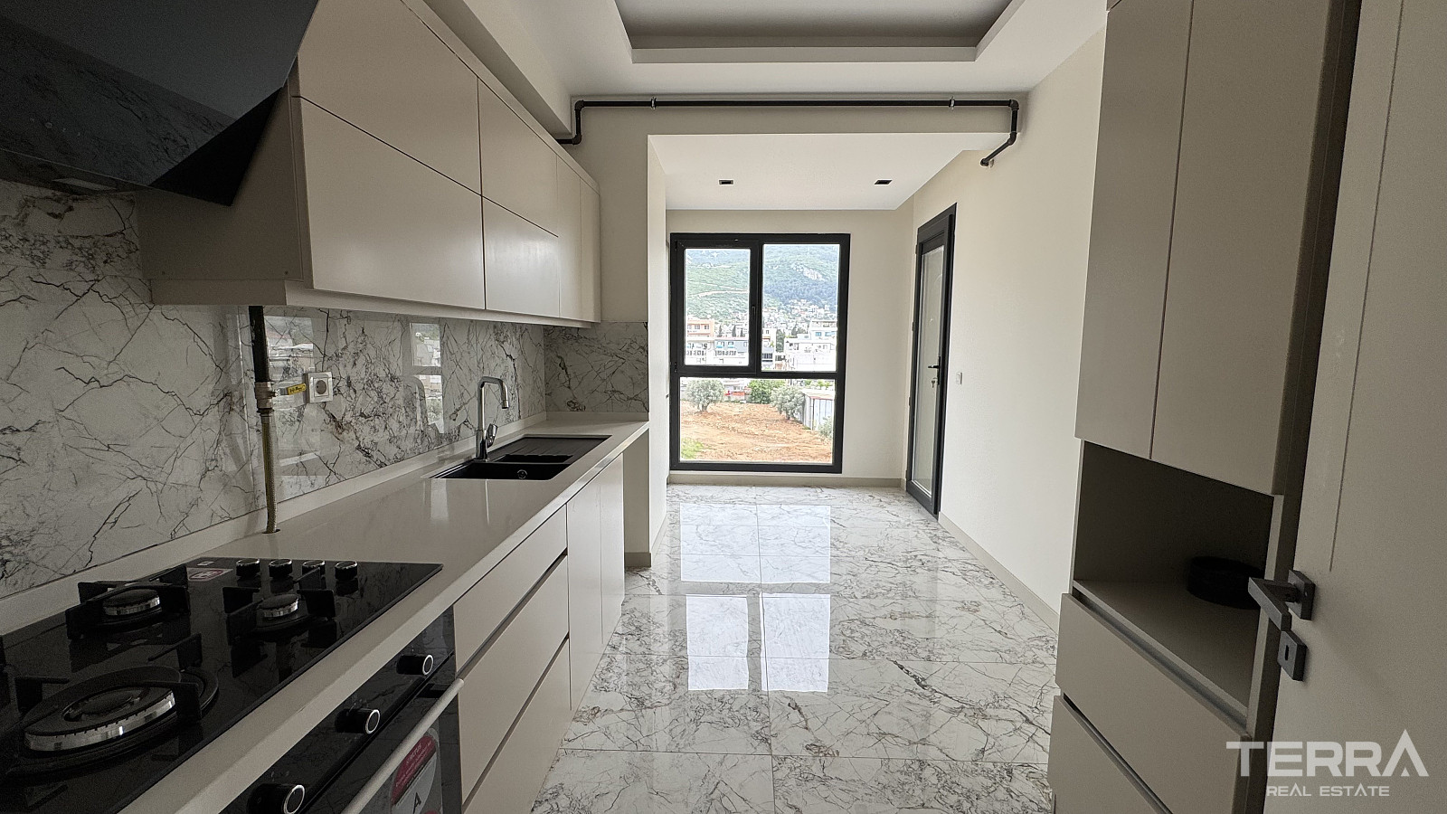 Rummelige lejligheder til salg i Bornova, İzmir, Tyrkiet - 113654
