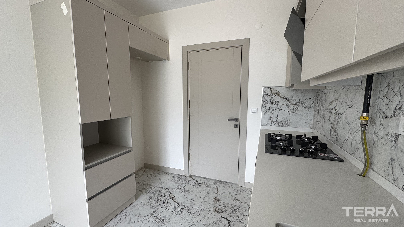 Rummelige lejligheder til salg i Bornova, İzmir, Tyrkiet - 113658