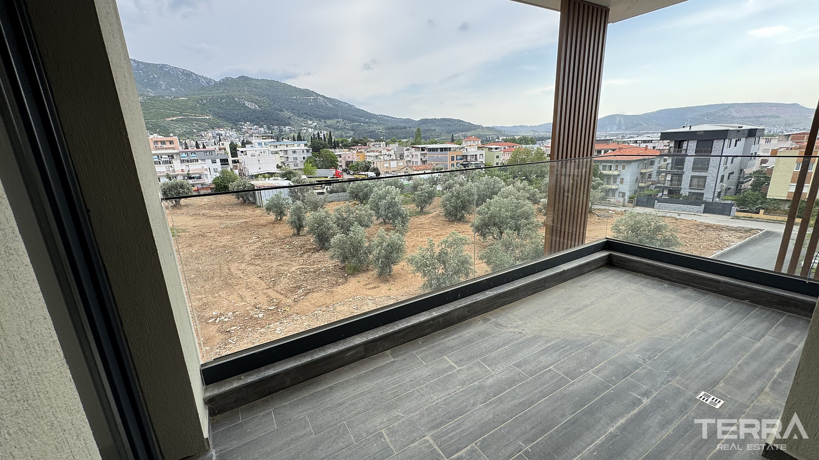 Rummelige lejligheder til salg i Bornova, İzmir, Tyrkiet - 113660