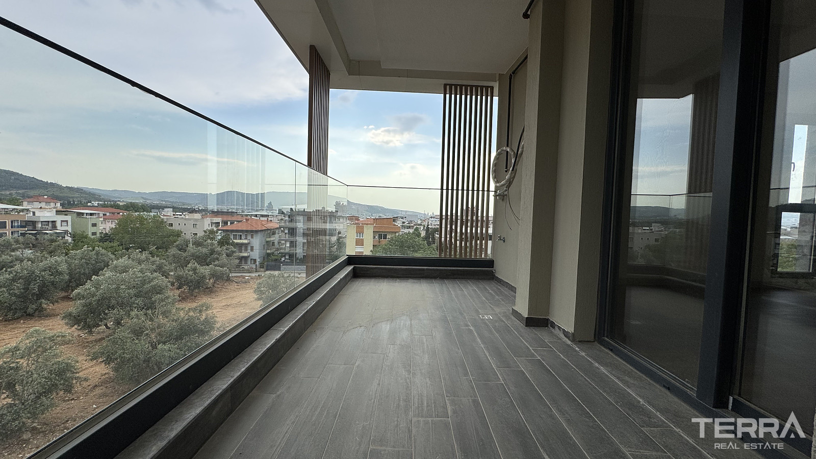 Rummelige lejligheder til salg i Bornova, İzmir, Tyrkiet - 113661