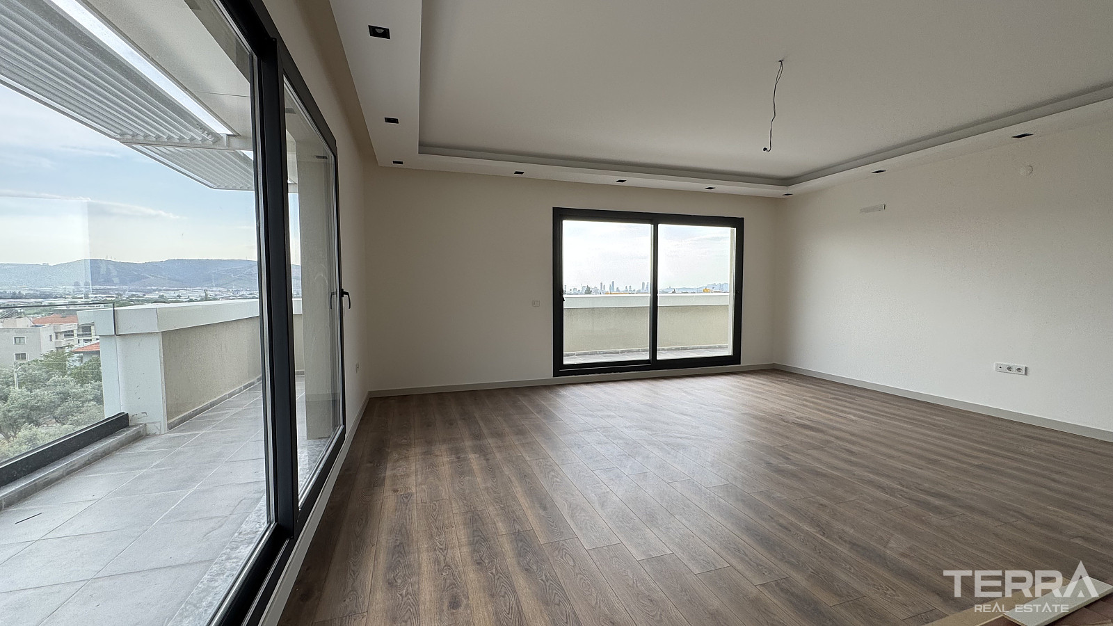 Rummelige lejligheder til salg i Bornova, İzmir, Tyrkiet - 113664