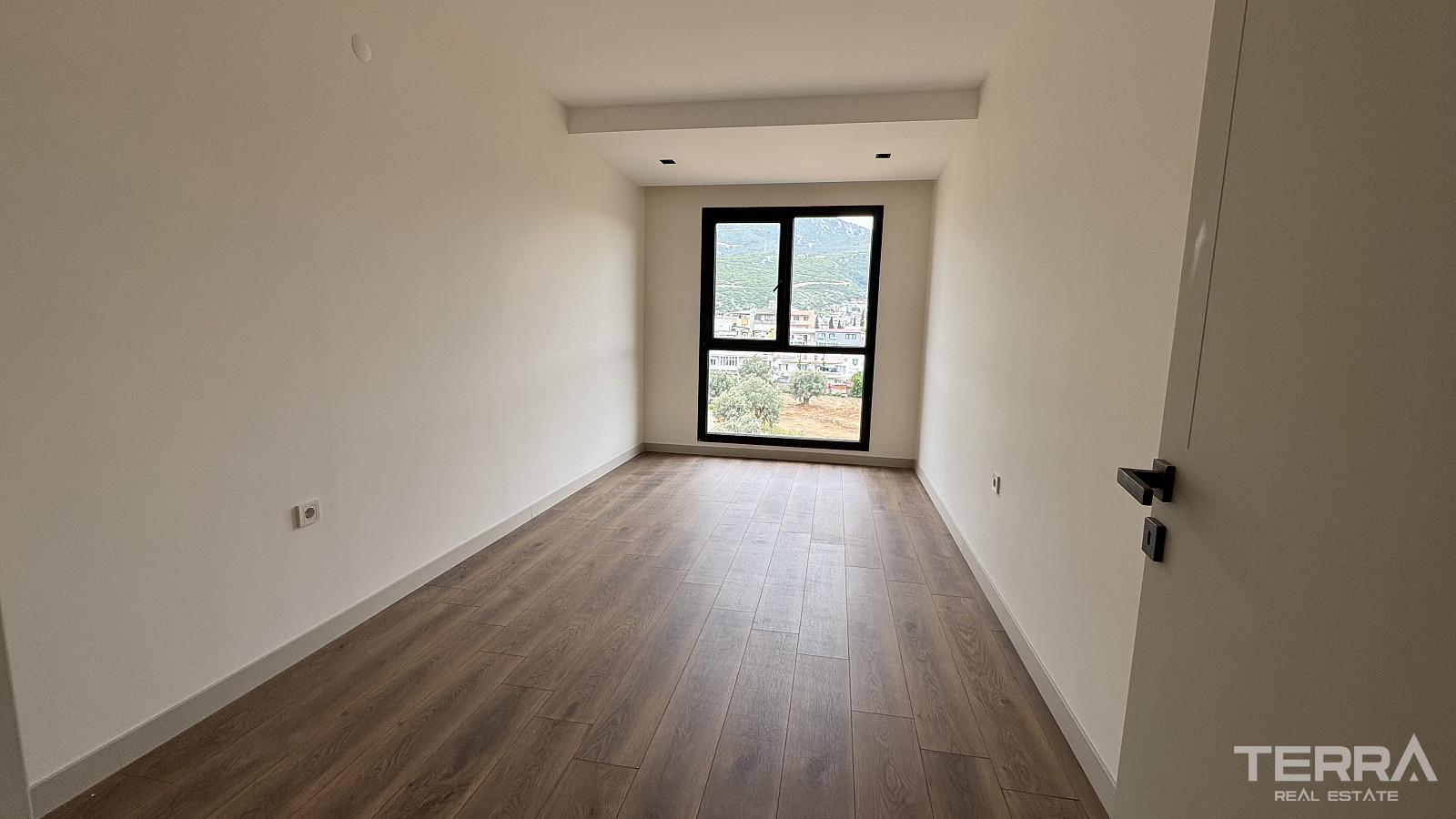 Rummelige lejligheder til salg i Bornova, İzmir, Tyrkiet - 113675