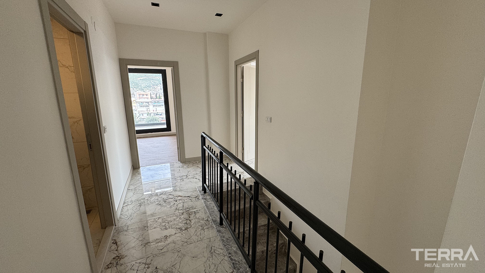 Rummelige lejligheder til salg i Bornova, İzmir, Tyrkiet - 113678