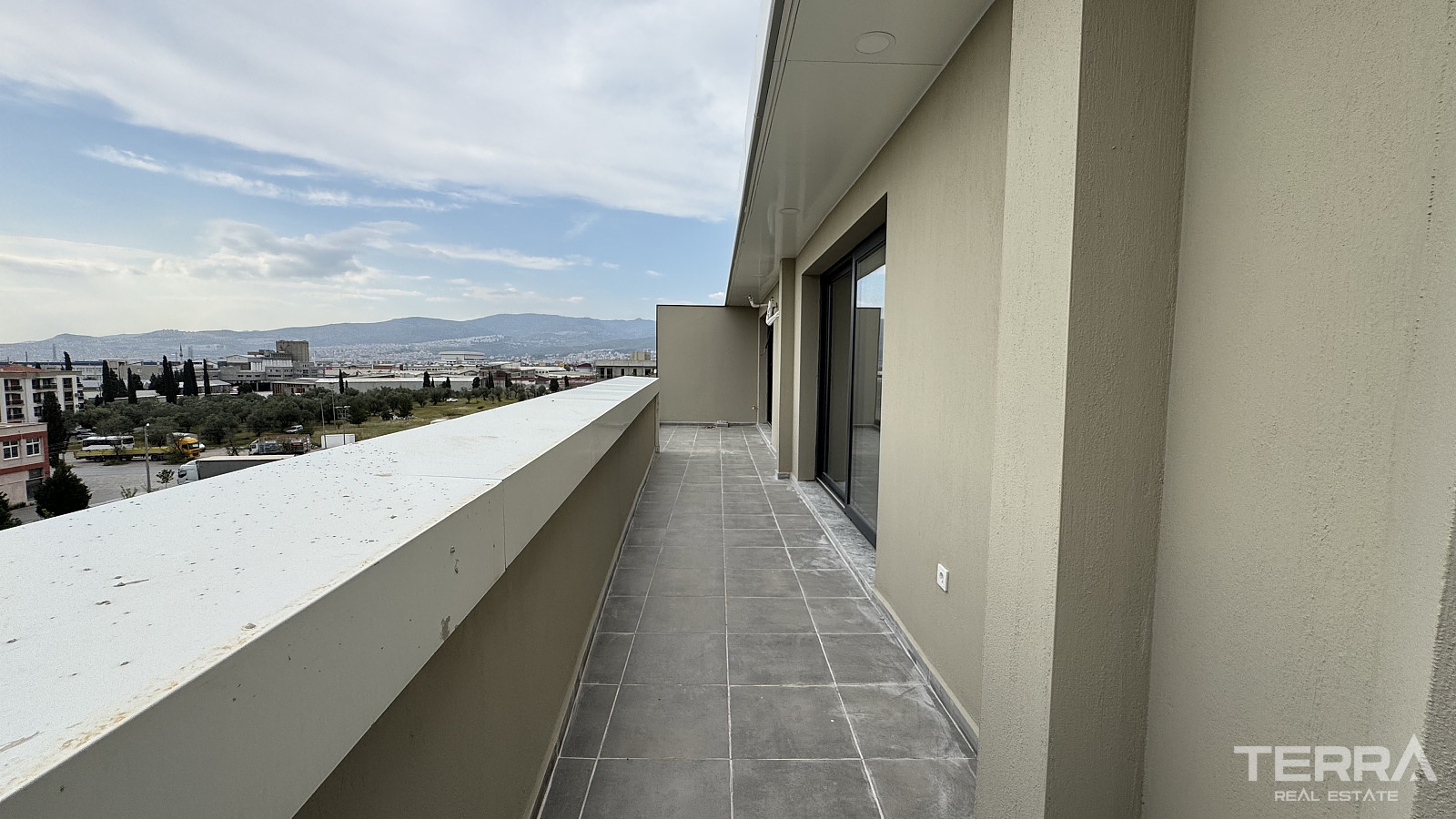 Rummelige lejligheder til salg i Bornova, İzmir, Tyrkiet - 113680