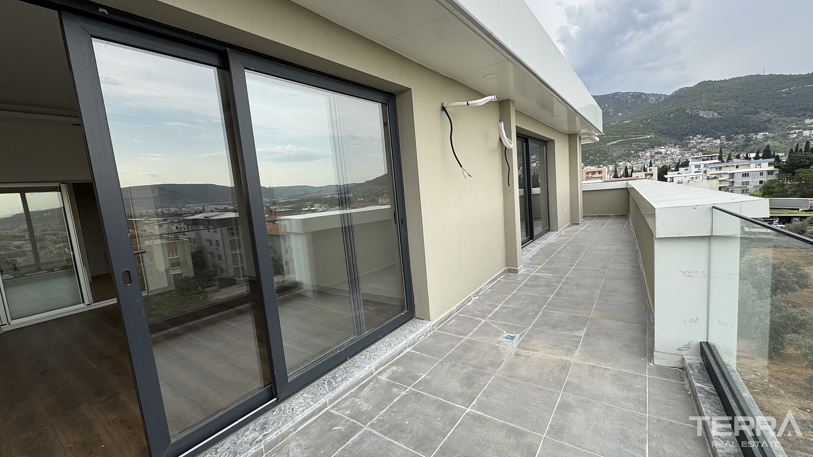 Rummelige lejligheder til salg i Bornova, İzmir, Tyrkiet - 113682