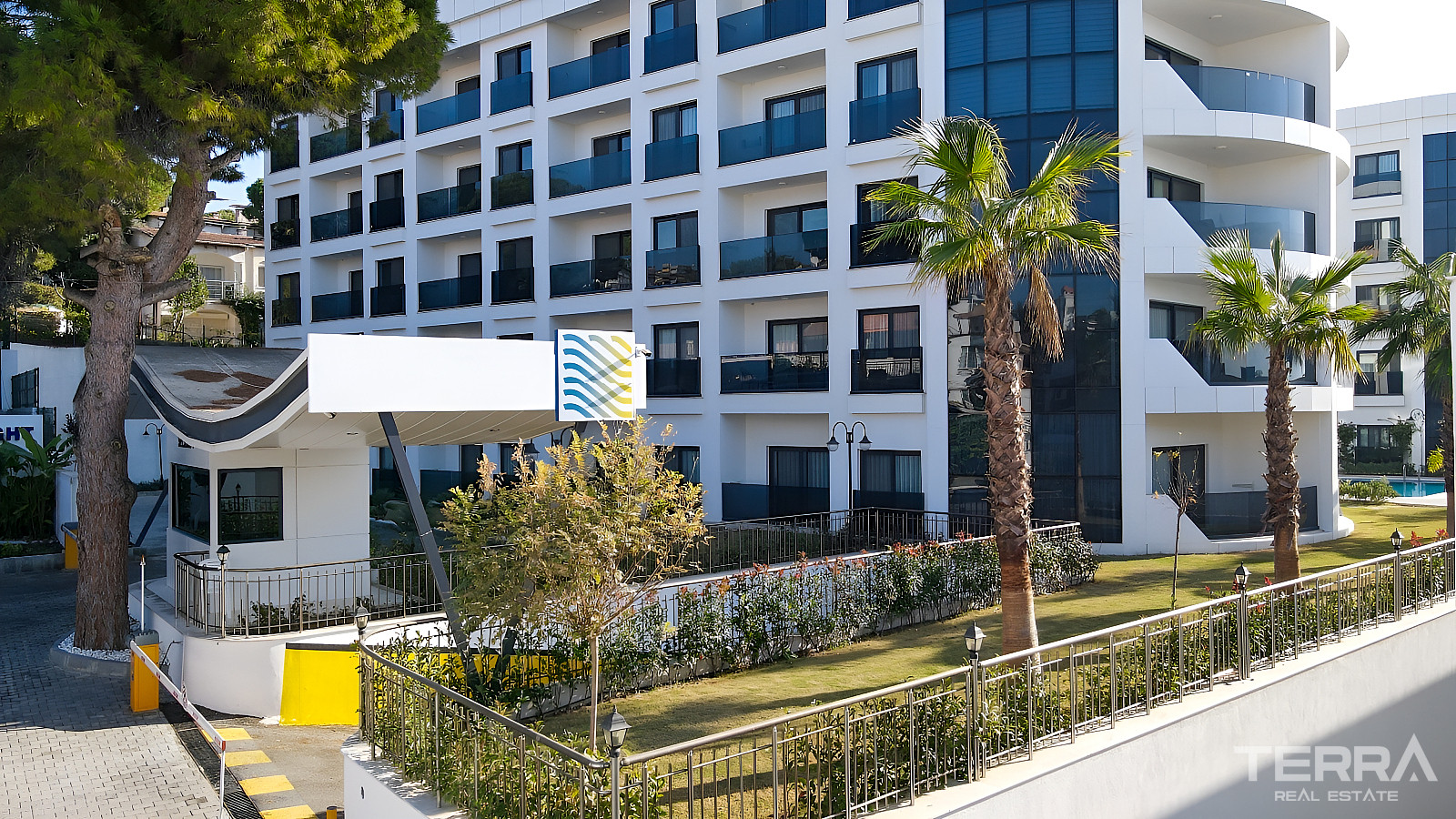 Beachfront Apartment for Sale in Kuşadası, Aydın, Turkey - 113690