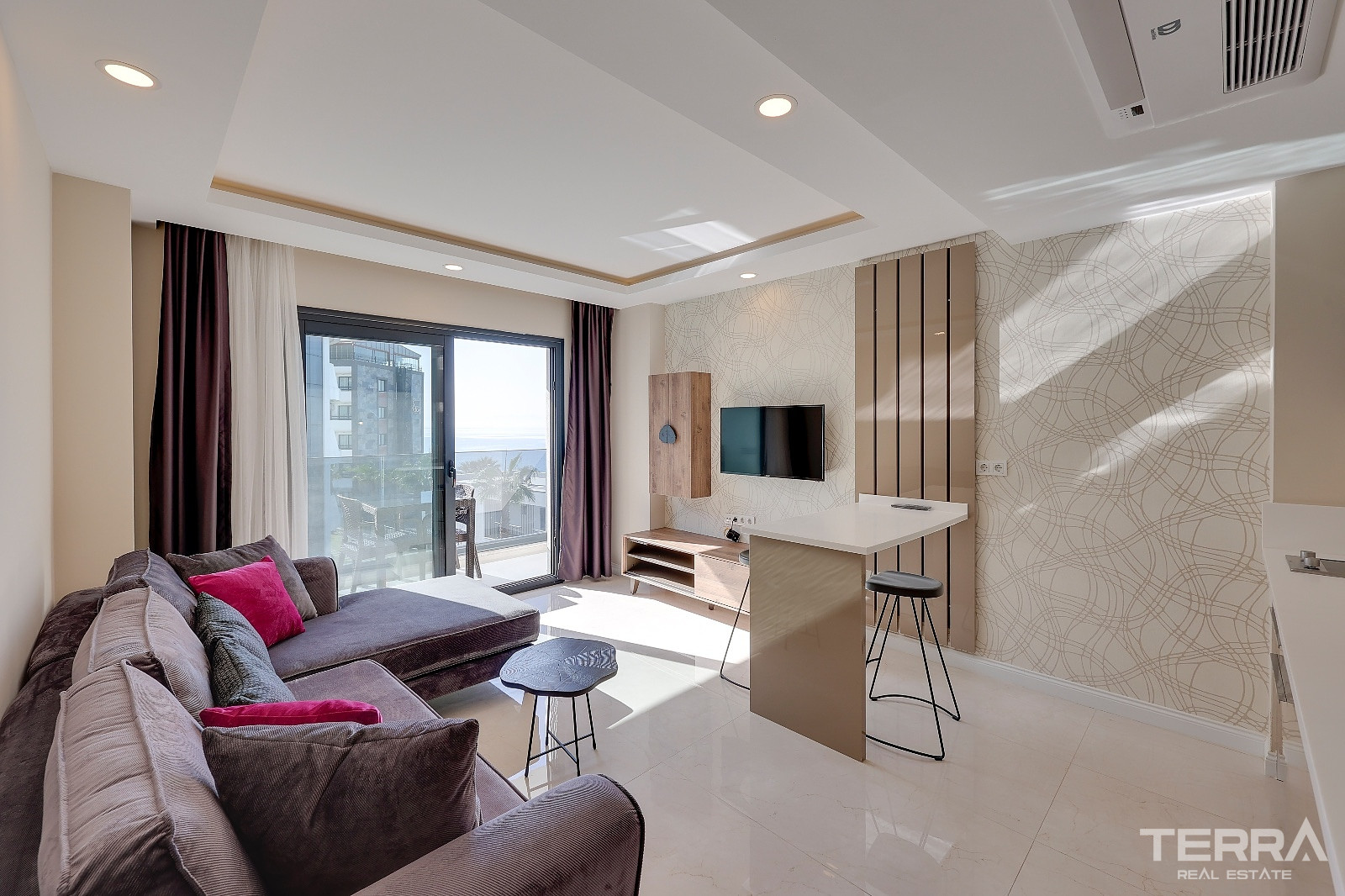 Beachfront Apartment for Sale in Kuşadası, Aydın, Turkey - 113694