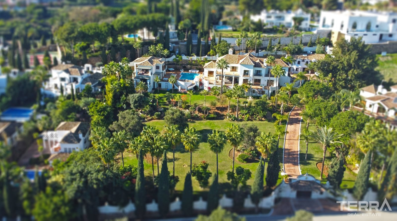 Eksklusiv villa med pool til salg i Paraíso, Benahavís, Spanien - 113971