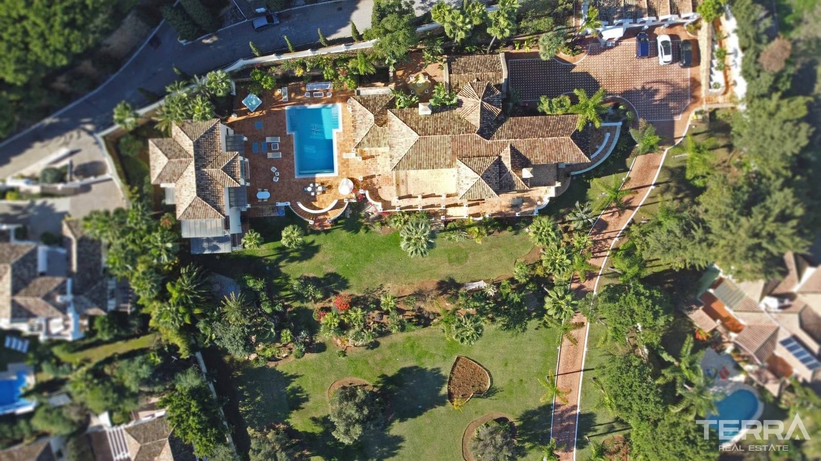 Eksklusiv villa med pool til salg i Paraíso, Benahavís, Spanien - 113972